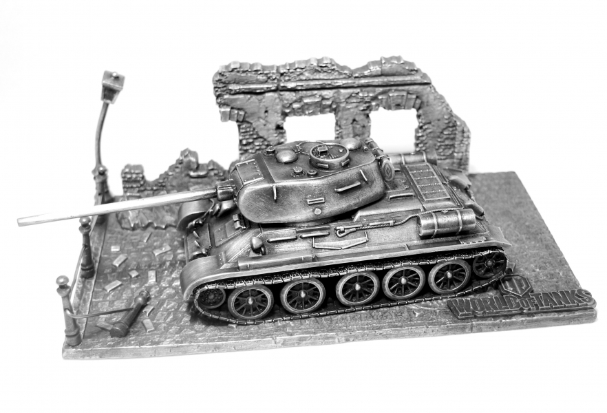 Модель танка Т-34-85 из металла