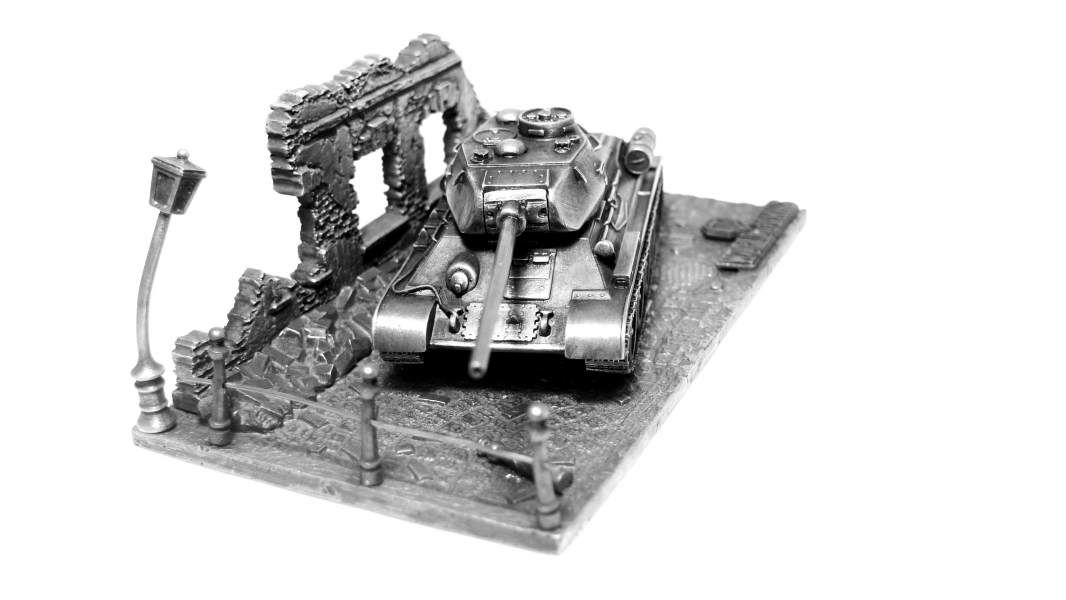 Модель танка Т-34-85 из металла