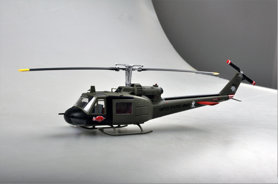 Вертолет UH-1C, 120th AHC, 3rd platoon,1969 (1/48)
