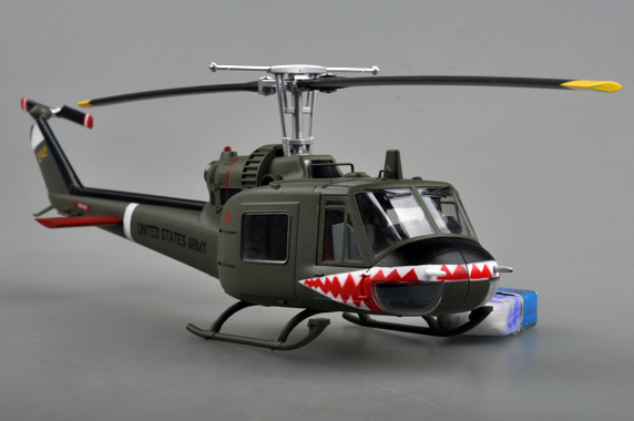 Вертолет UH-1C, 174th AHC gun platoon "Sharks",1970 (1/48)