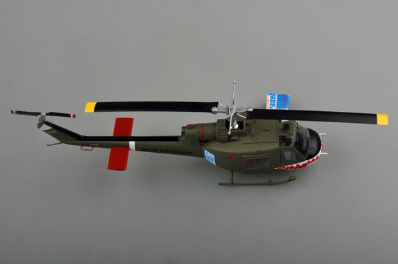 Вертолет UH-1C, 174th AHC gun platoon "Sharks",1970 (1/48)