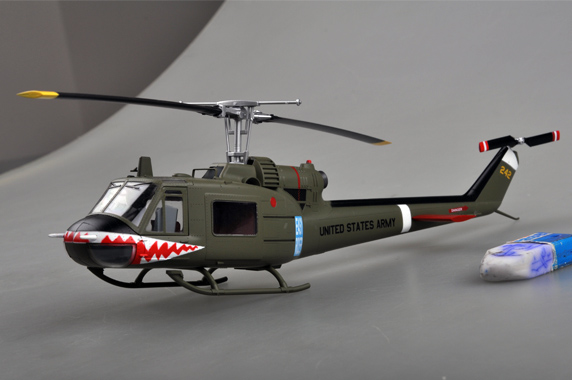 Вертолет UH-1C, 174th AHC gun platoon "Sharks",1970 (1/48)
