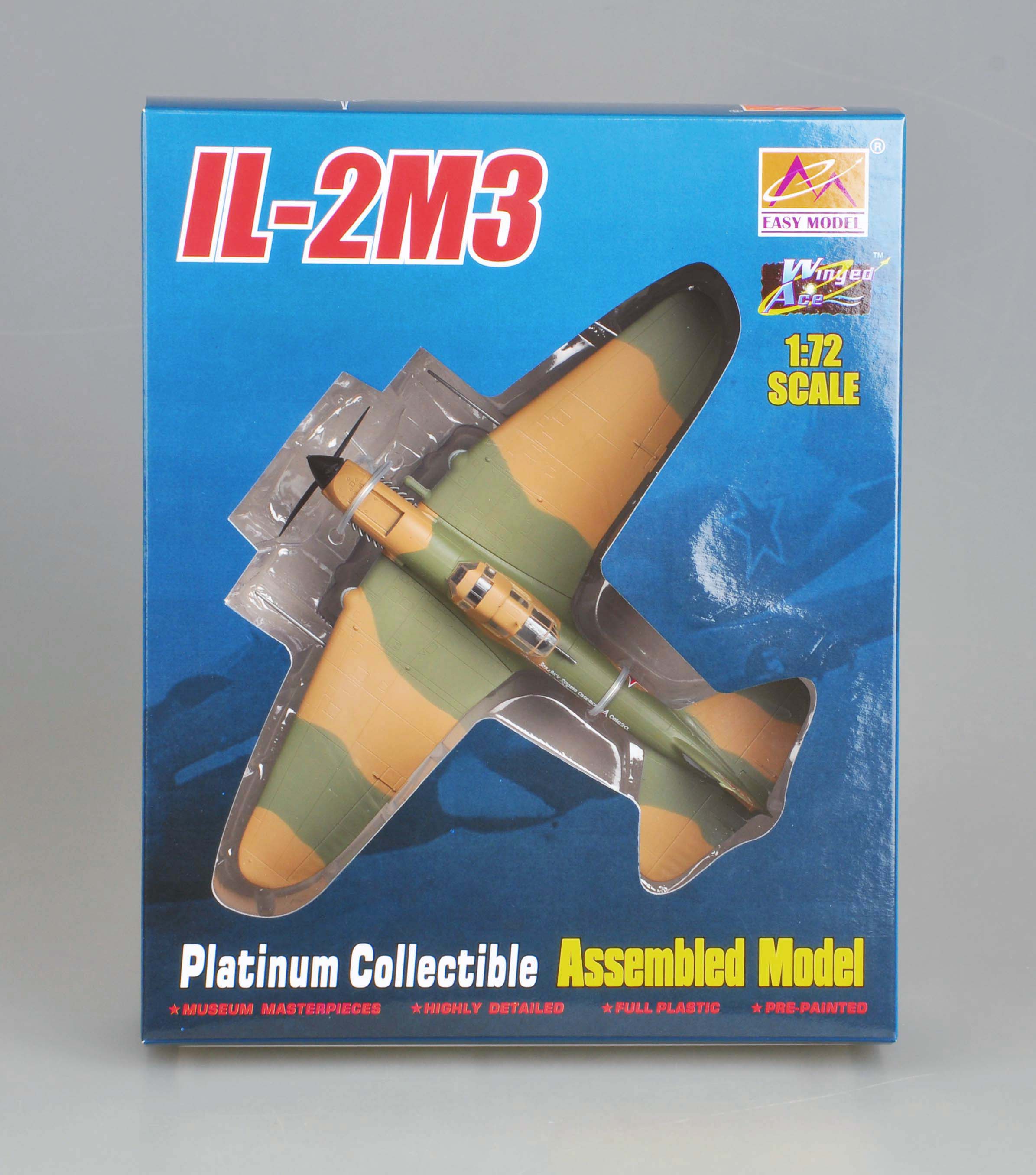 Советский штурмовик Ил-2М3, белый 1