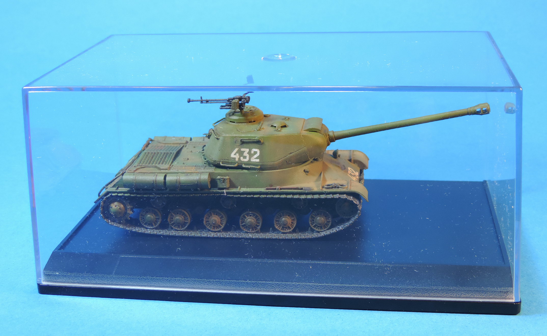 Советский тяжелый танк ИС-2