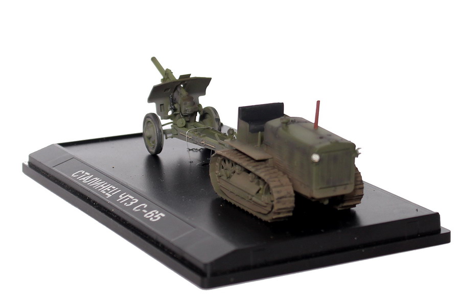 Трактор ЧТЗ С-65 "Сталинец" с гаубицей Д-30