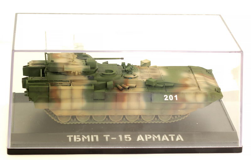 БМП Т-15 Барбарис на базе Армата в камуфляже