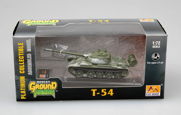 Танк Т-54 в зимнем камуфляже
