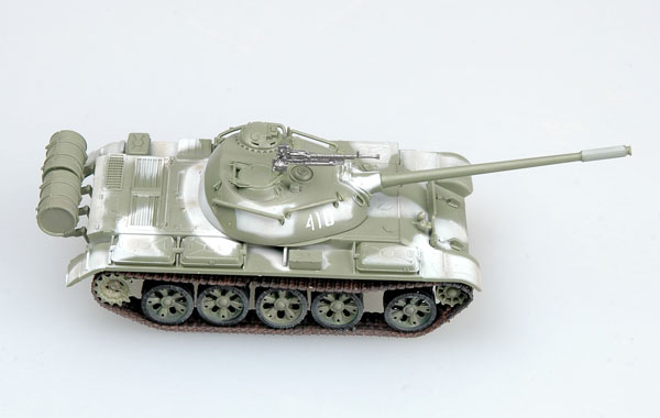 Танк Т-54 в зимнем камуфляже