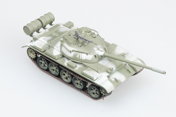 Танк Т-54 в зимнем камуфляже