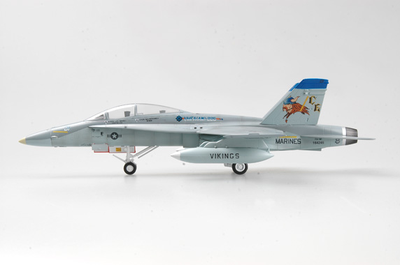 Самолёт F/A-18C VWFA-225