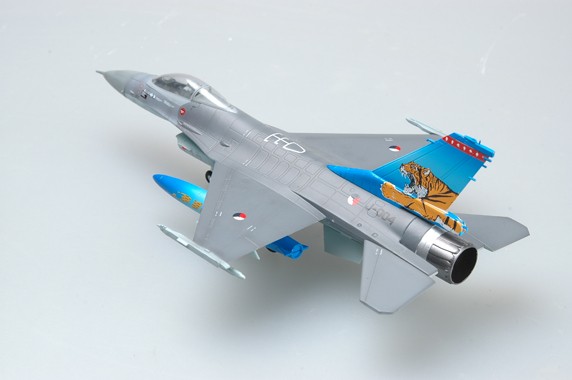Самолёт F-16A